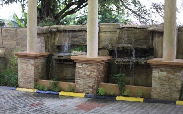 Marie's Royale Hotel