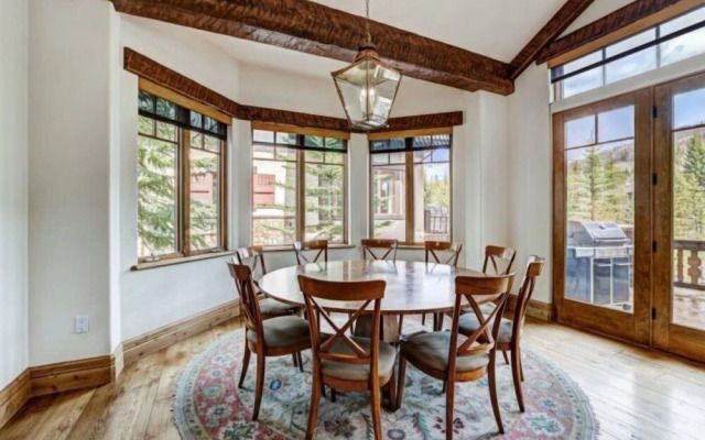 5 Bedroom Luxury Townhome in Lionshead Village