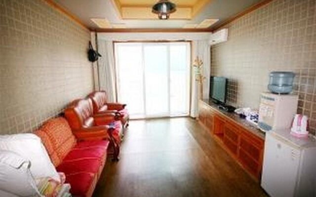 Goodstay Jangseungpo Beach Hotel