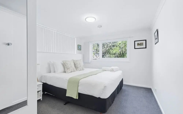 Charming Maning Ave - 2 Bedroom Unit