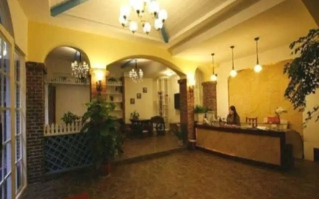 Fenghuang Happy Hotel