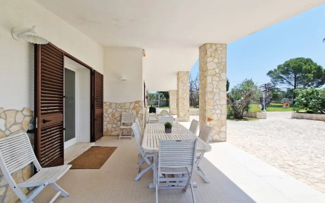 Villa With Swimming Pool Sleeps 8 Three Bedrooms