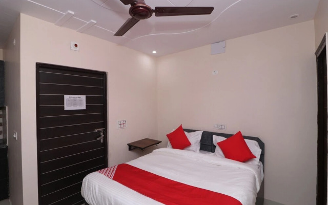 Jaypee Studios by OYO Rooms