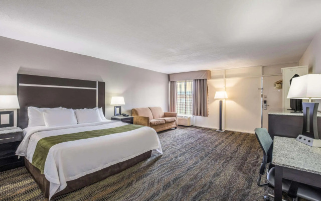 Quality Inn & Suites Conference Center