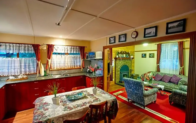 Blue Wren Riverside Cottage