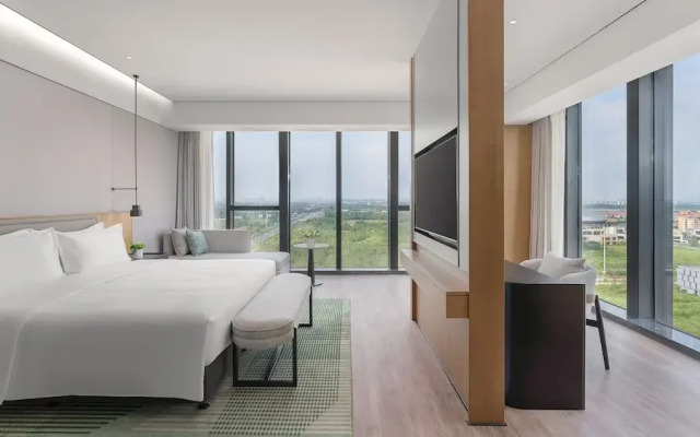 Holiday Inn Wuhan Houguan Lake by IHG