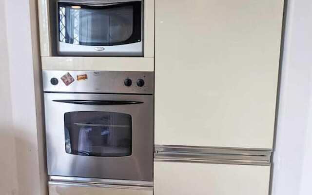 Beautiful 2-bed Apartment in Roma
