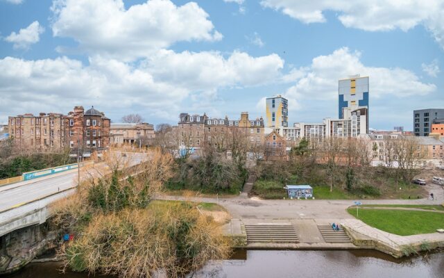 amazing apartments - Great Junction St - by Water of Leith