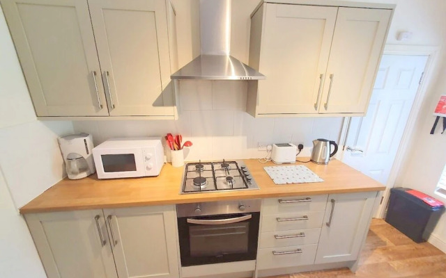 2-bed Flat With Superfast Wi-fi DW Lettings 29br