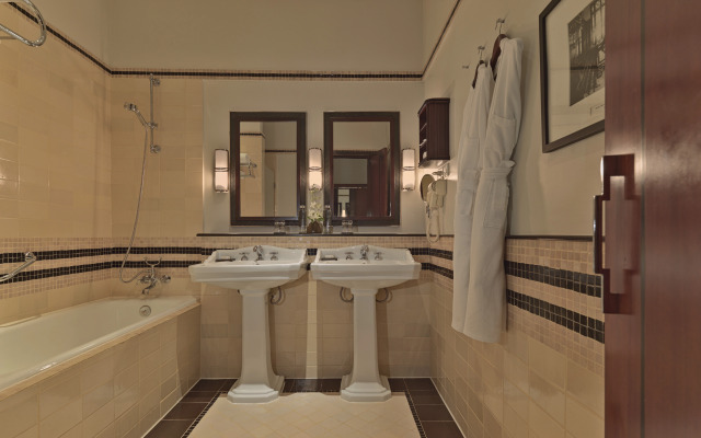 Azerai La Residence Hue