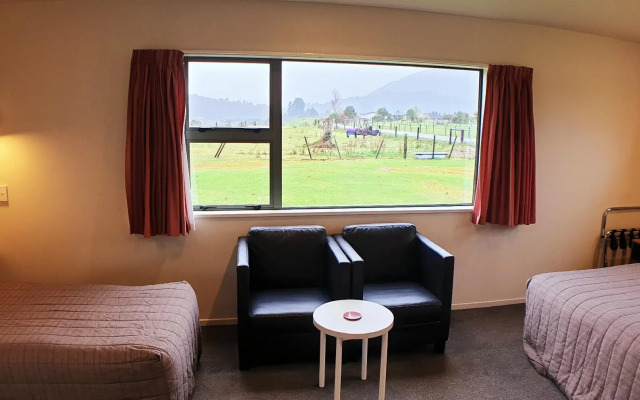 Glacier View Motel