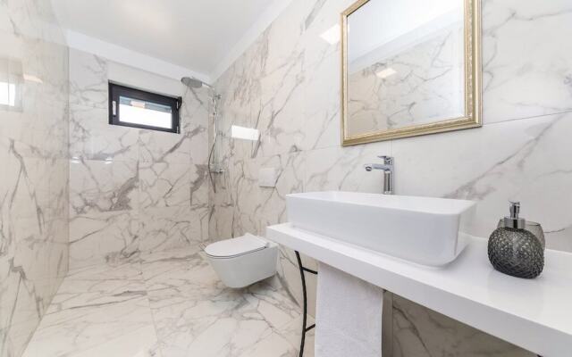 Beachfront Villa Baronessa with Pool