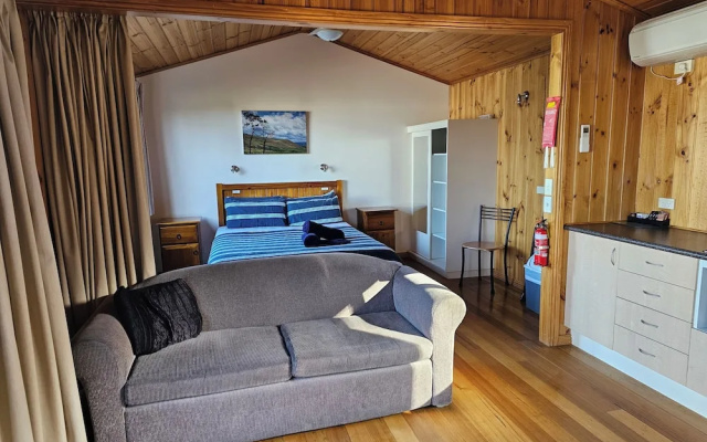 Snug Beach Cabin And Caravan Park – Guest Rooms – West Hobart