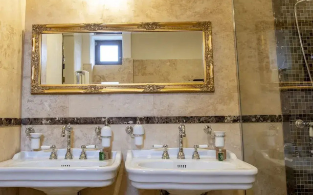 The Throne Boutique Hotel