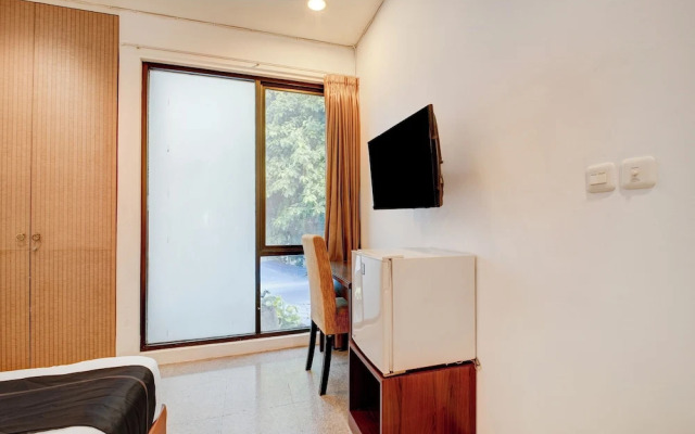 ZEN Rooms Terogong Near Pondok Indah