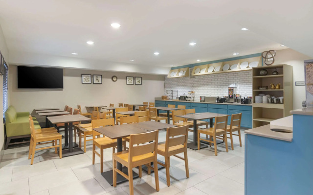 Country Inn & Suites by Radisson, Columbia, MO