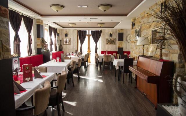 Premier Lux 38 Milmari