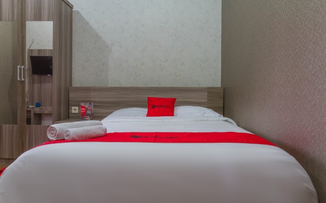 RedDoorz Plus near IPDN