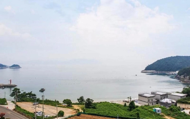 Yeosu Hayanjeongwon Pension