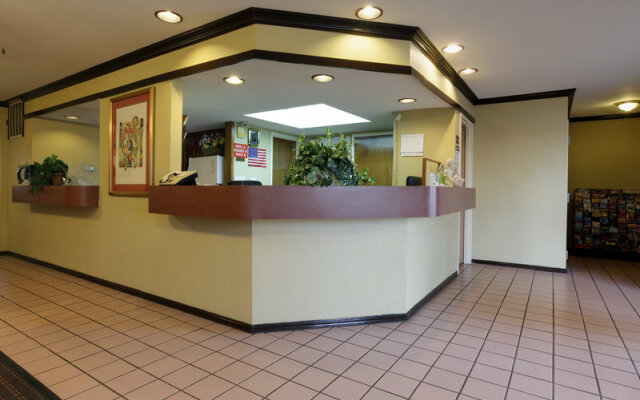 Americas Best Value Inn & Suites Yukon Oklahoma City