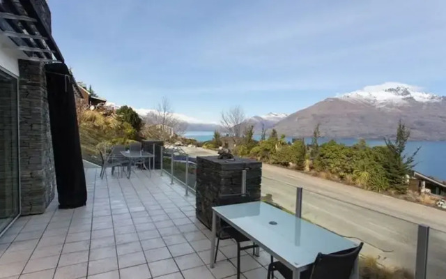 Lake Wakatipu Views