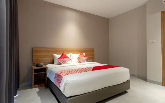 Travel Hub Hotel Kualanamu Airport