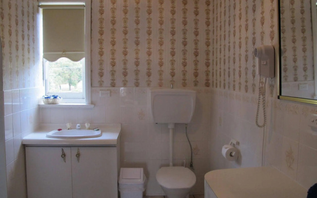 Riverfront Motel & Restaurant