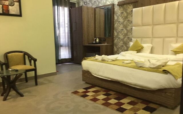 Hotel Ratan Royal Inn.
