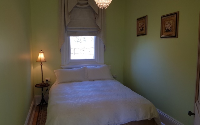Coragulac House Cottages – Guest Rooms – Coragulac