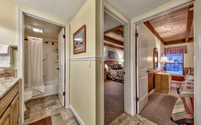 Newly Remodeled 2 Bedroom Townhome With Loft Townhouse by RedAwning