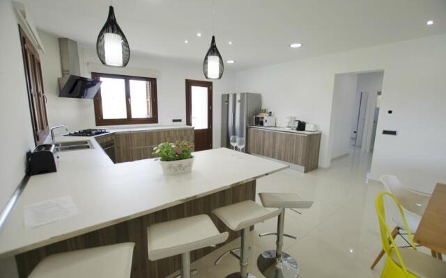 Villa Mediterranea for 10 , new luxury Villa .