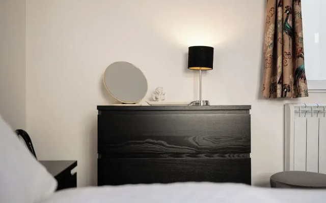 Gorgeous 1 BD in Central Cheltenham
