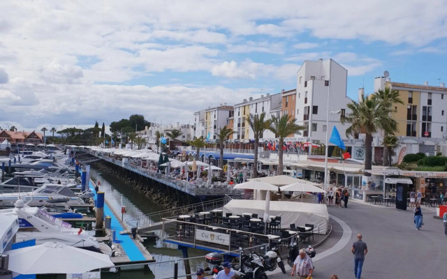 Marina Plaza - Apartments