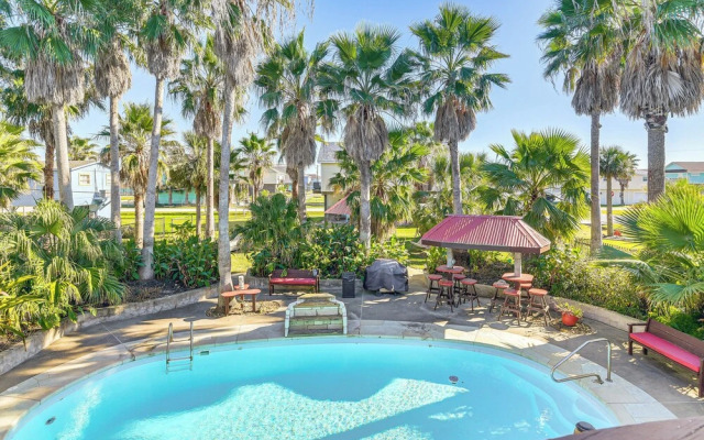 Private Pool, Deck & Patio: Galveston Oasis!