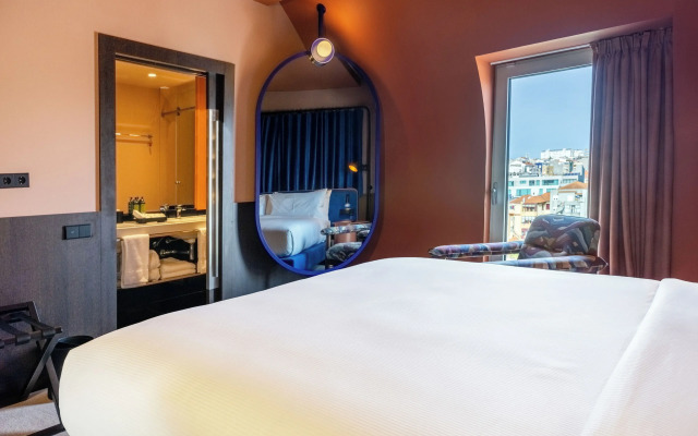 Cenica Porto Hotel, Curio Collection by Hilton