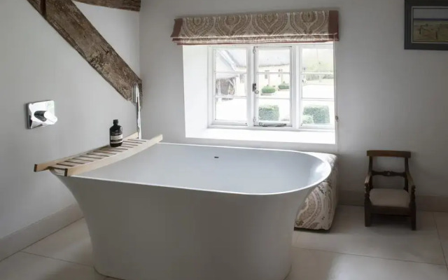 Fabulous Farmhouse in Hampshire