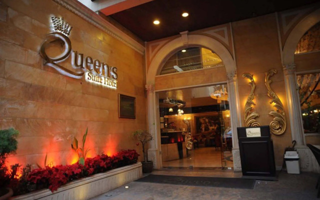 Queen's Suite Hotel
