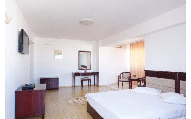 Lira Pacific Aparthotel