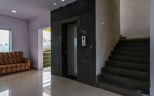 Oyo 16633 Green City Club House