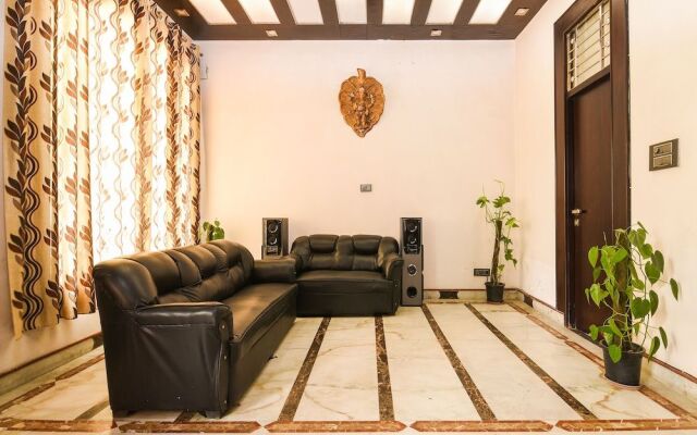 OYO 15407 Home Feeling Accomodation