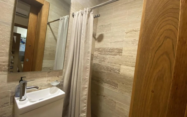 Georgeus 4BR Apartment at Blue Jacktar