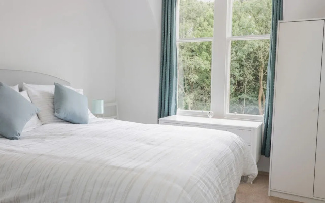 6 Coltbridge Gardens