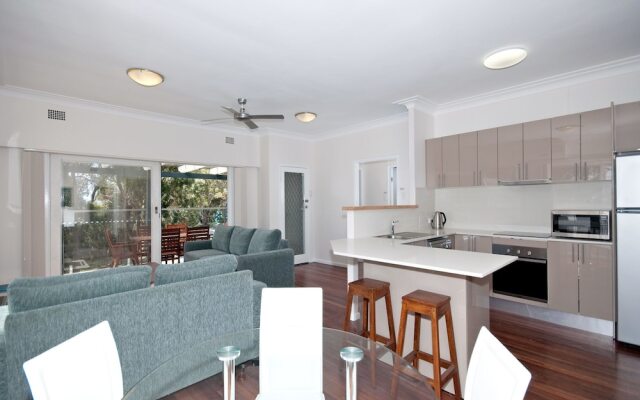 Blue Water, 127 Government Road