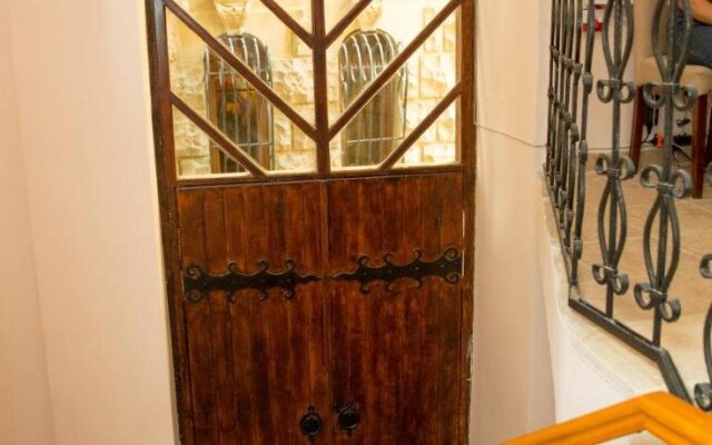 Town Gates Hotel