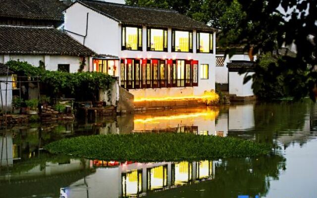 Tongli Qingyuan River View Holiday Inn