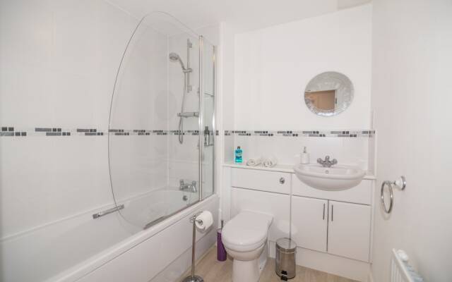 Queens Apartments - City Centre, Sea View, Free Private Parking, Luxury