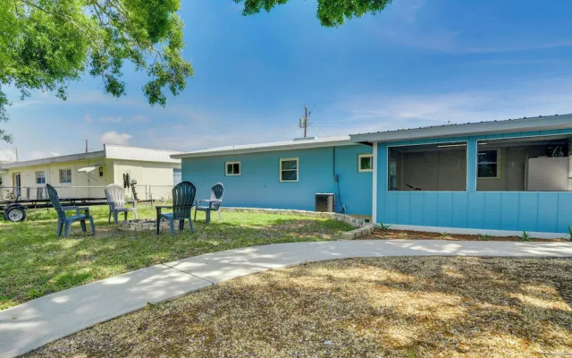 Waterfront Okeechobee Getaway w/ Backyard Dock!