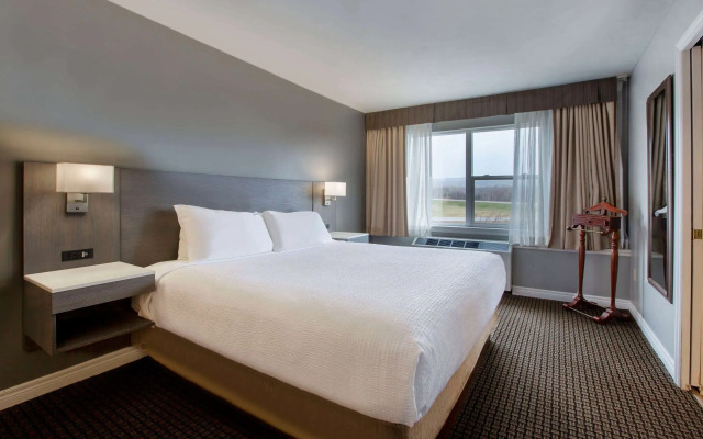 Days Inn & Suites by Wyndham Moncton
