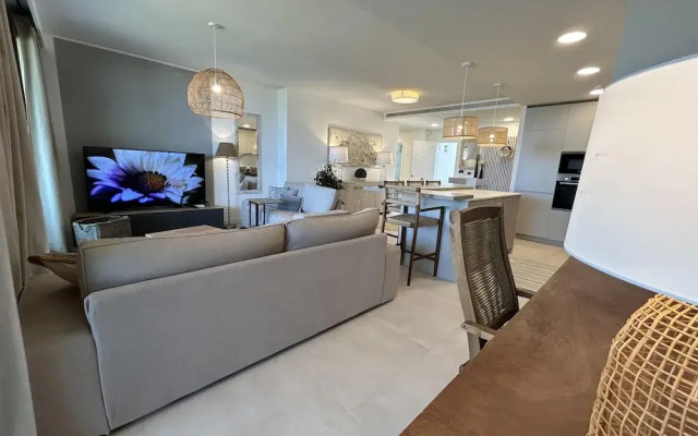 Impeccable 2-bed Apartment in Camarate Hills