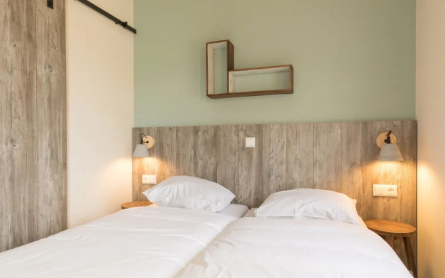 Comfy Lodge with 2 Bathrooms near Beach